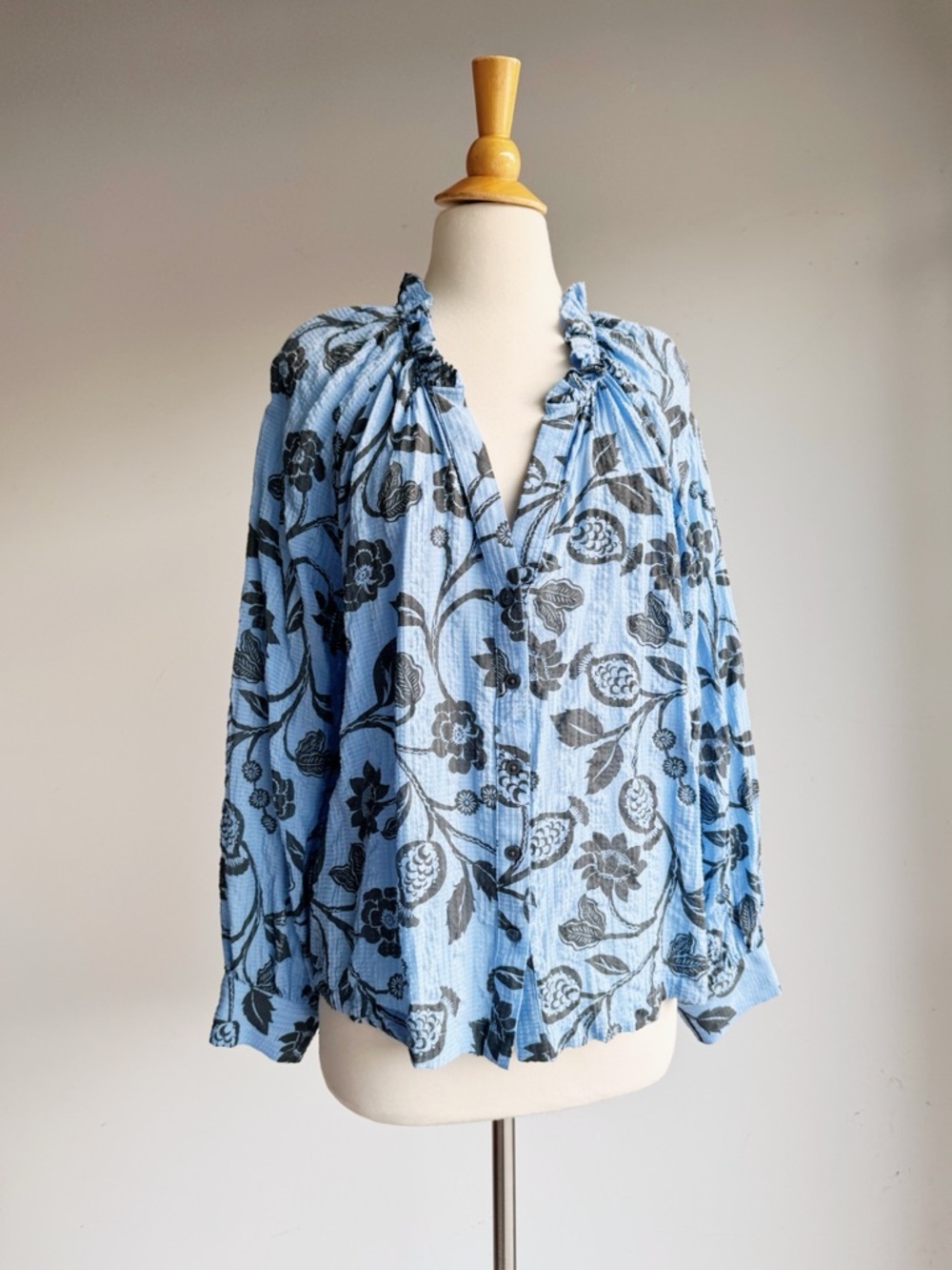 LOFT Cornflower Blue Floral Blouse XL Lightweight Airy Peasant Top Boho Chic - Picture 2 of 5